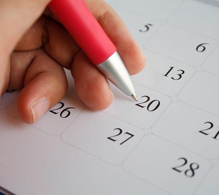 Un employé peut il refuser d'aller en congé à la date prévu sans raison valable et proposer une autre date qui lui convient?